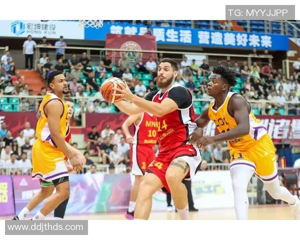 兼顾篮球与足球的全能球星：跨界运动员如何平衡两项顶级体育挑战