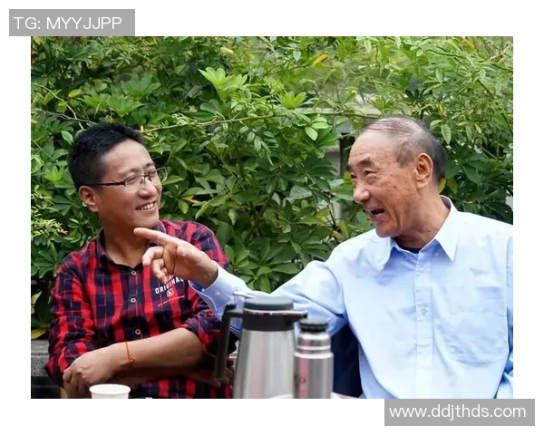 同事聚会欢乐时光一起通过线索趣味猜出著名足球球星名字